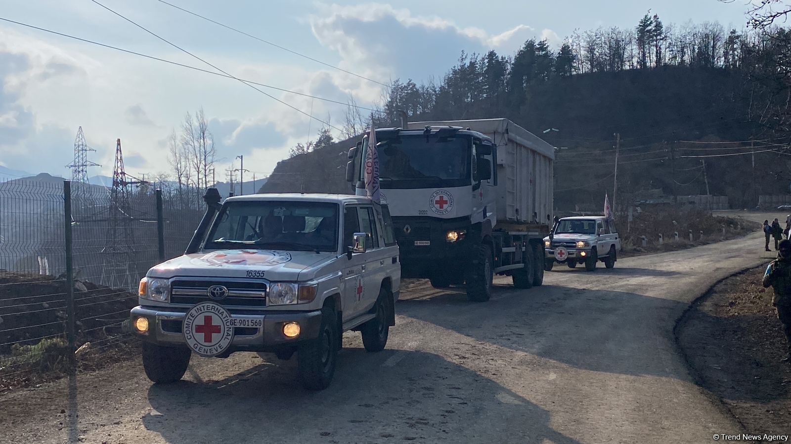 Vehicles of International Committee of Red Cross pass along Azerbaijan's Lachin road (PHOTO)
