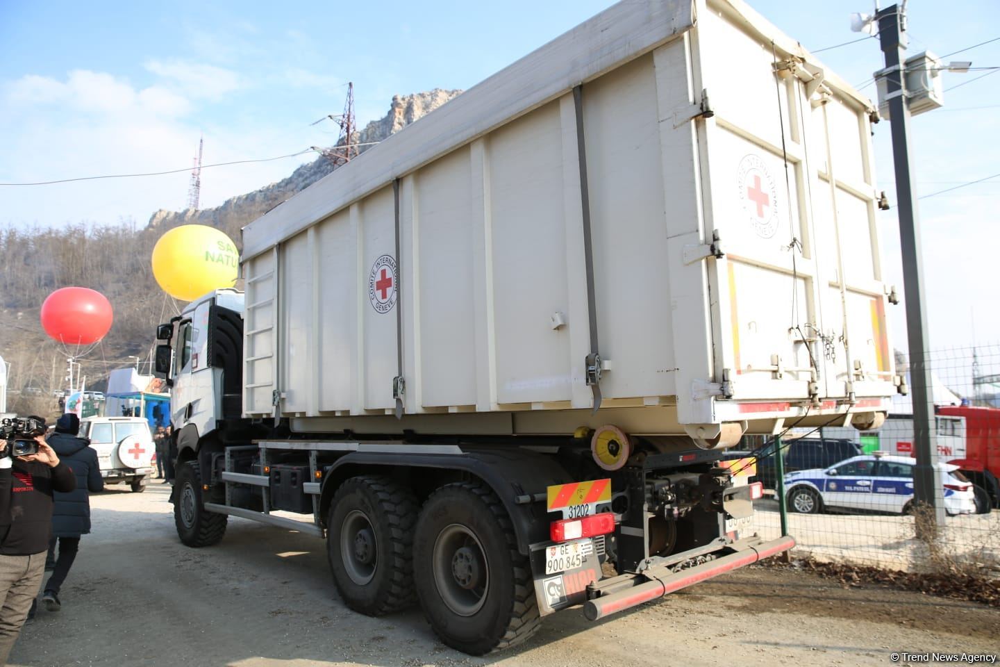 Vehicles of International Committee of Red Cross pass along Azerbaijan's Lachin road (PHOTO)