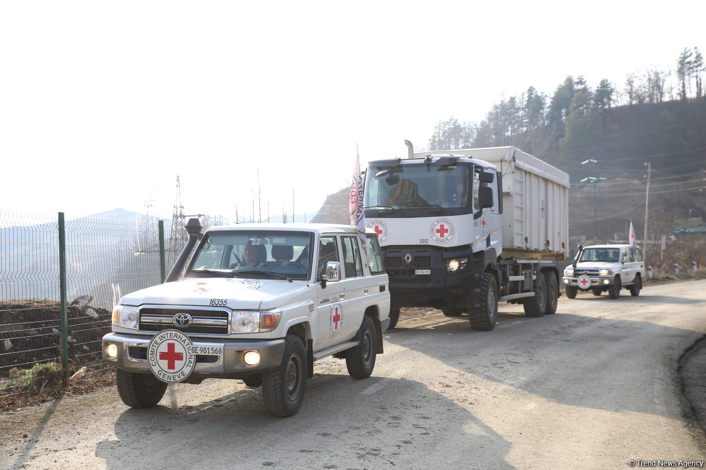 Vehicles of International Committee of Red Cross pass along Azerbaijan's Lachin road (PHOTO)