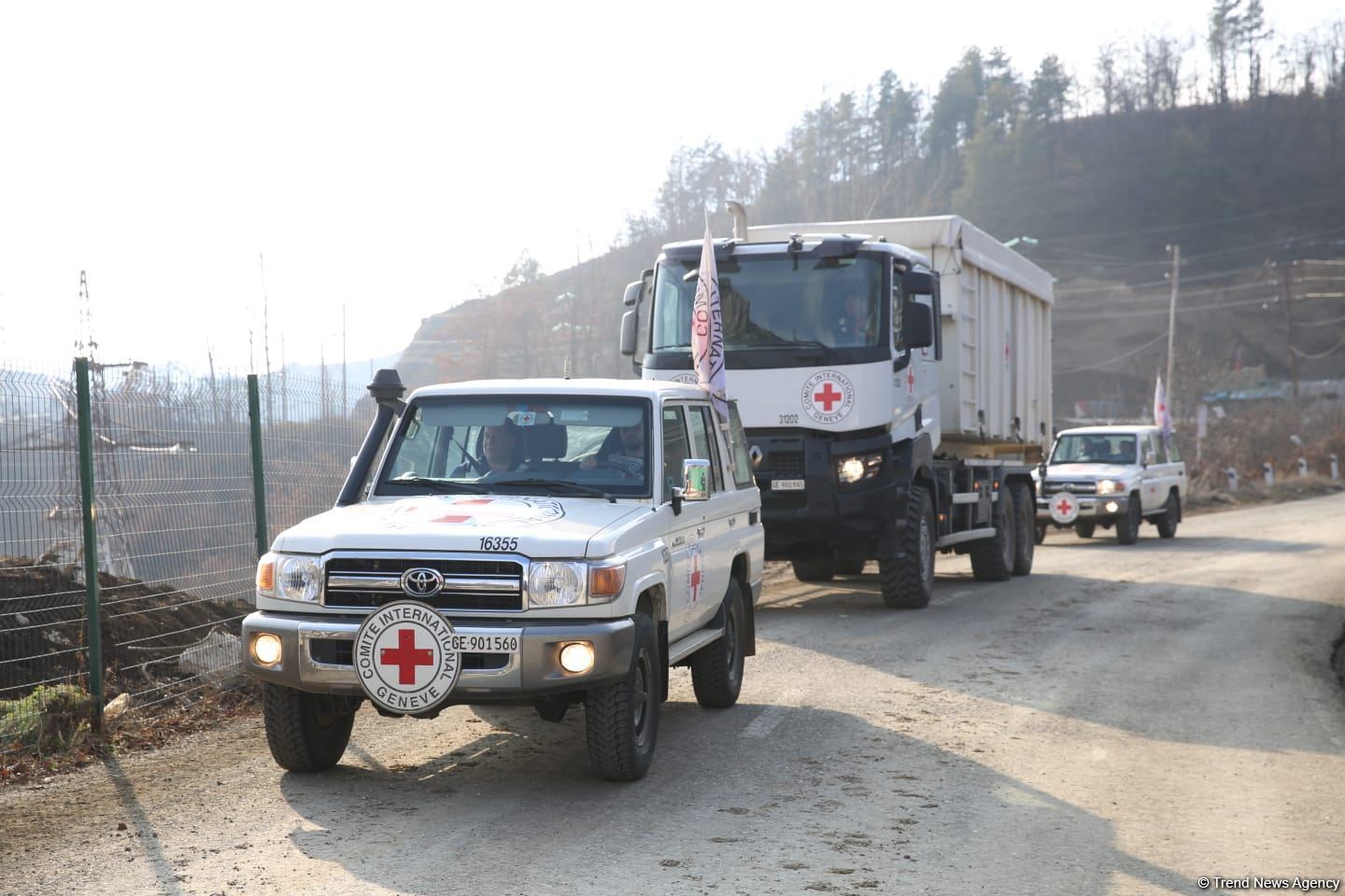 Vehicles of International Committee of Red Cross pass along Azerbaijan's Lachin road (PHOTO)