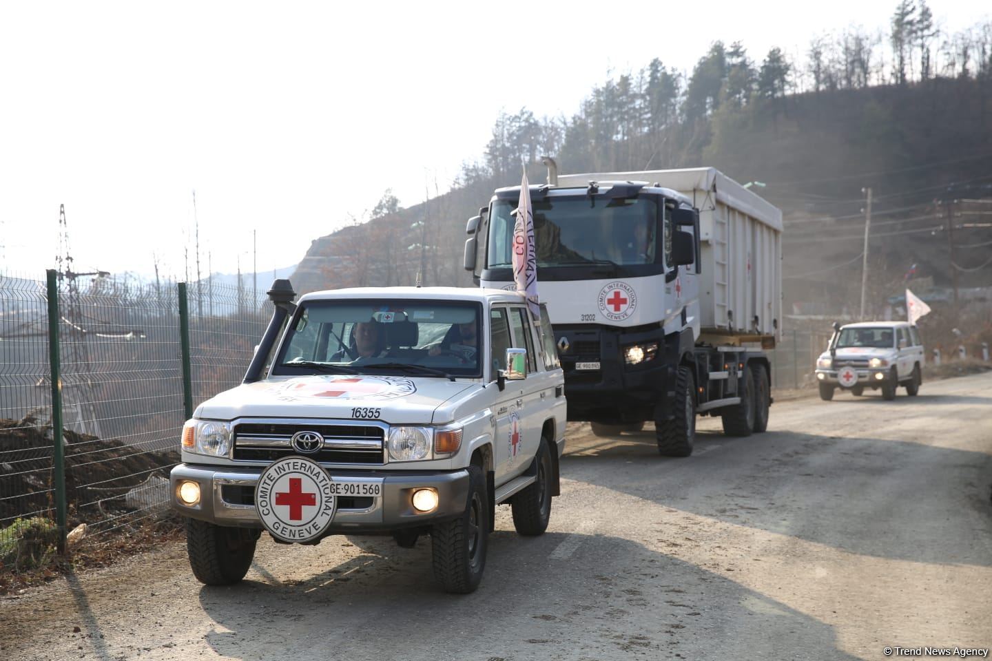 Vehicles of International Committee of Red Cross pass along Azerbaijan's Lachin road (PHOTO)