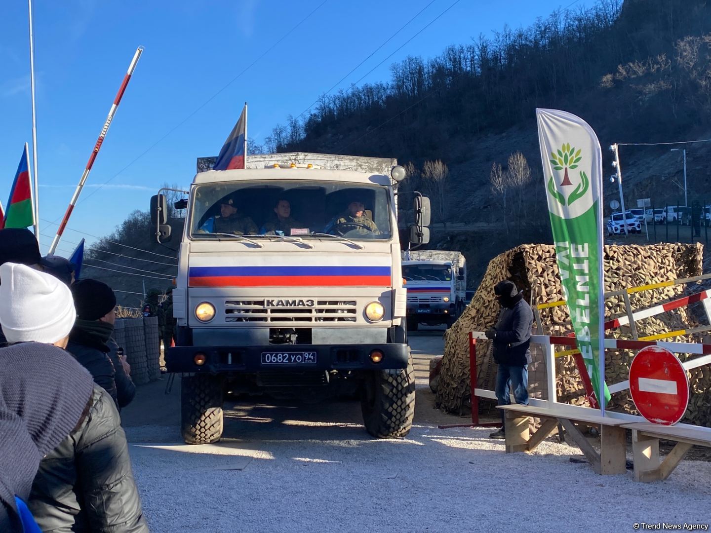 Russian peacekeepers' supply vehicles pass freely along Azerbaijan's Lachin road (PHOTO)