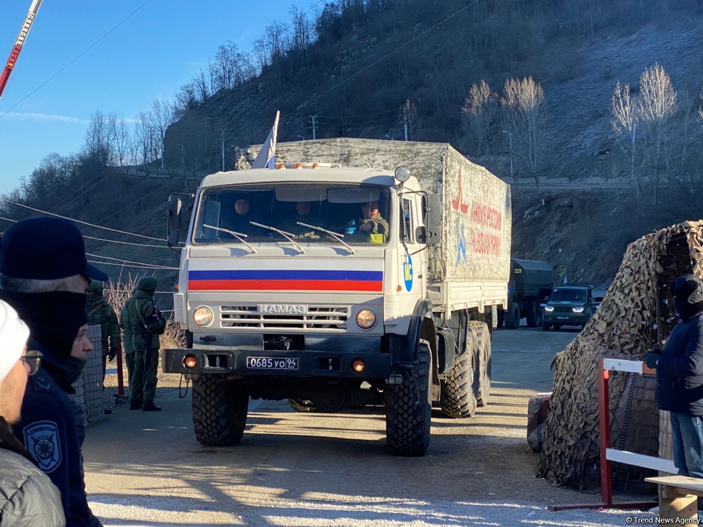 Russian peacekeepers' supply vehicles pass freely along Azerbaijan's Lachin road (PHOTO)