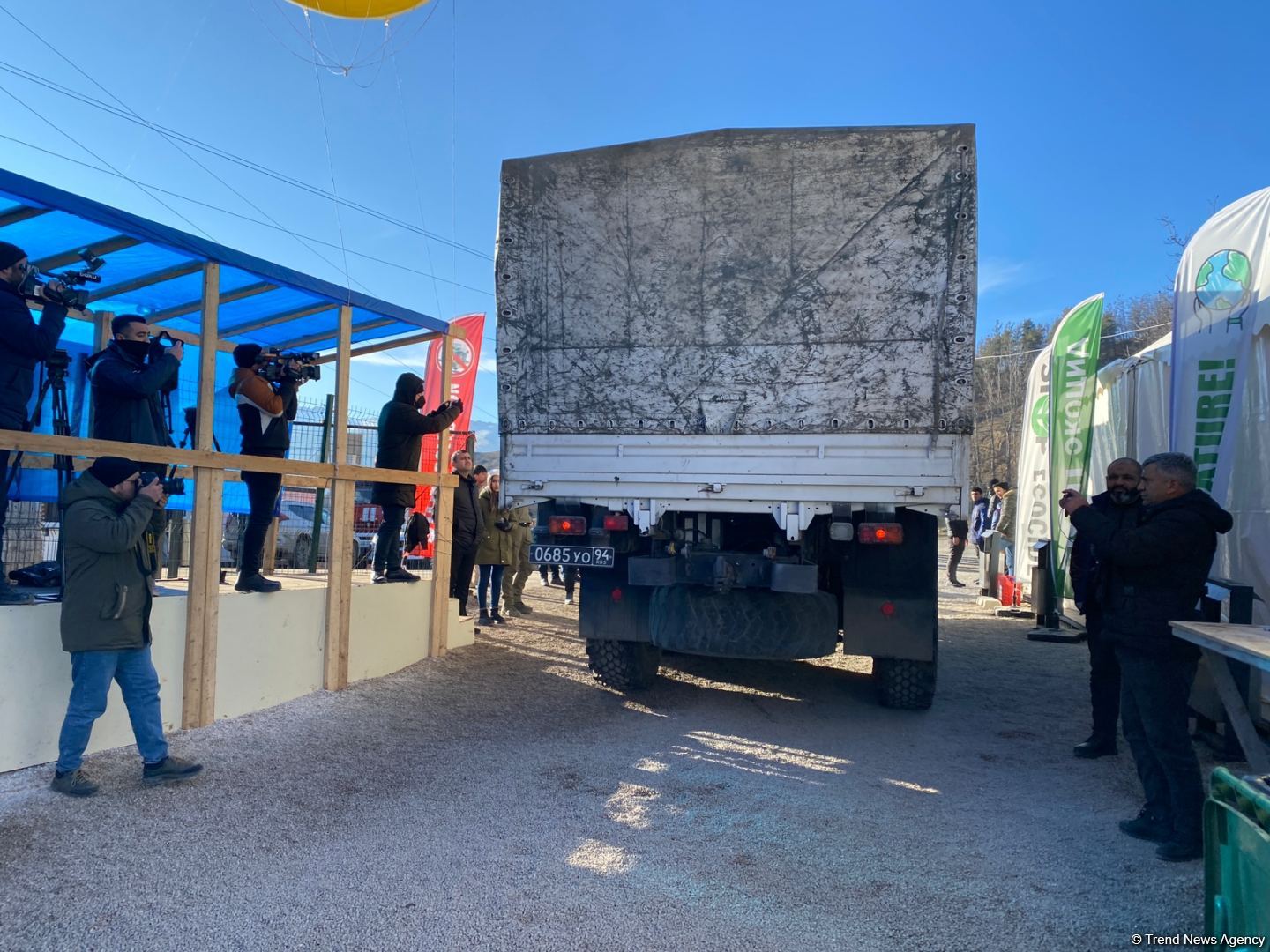 Russian peacekeepers' supply vehicles pass freely along Azerbaijan's Lachin road (PHOTO)