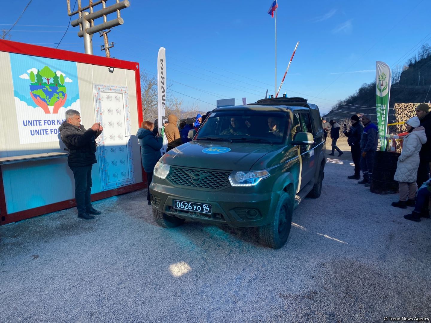 Russian peacekeepers' supply vehicles pass freely along Azerbaijan's Lachin road (PHOTO)