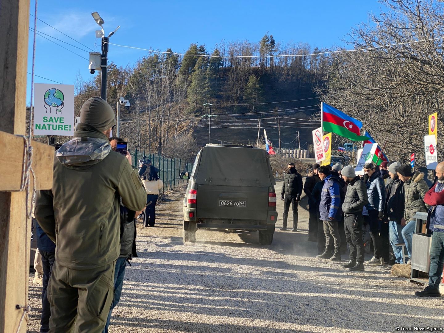 Russian peacekeepers' supply vehicles pass freely along Azerbaijan's Lachin road (PHOTO)