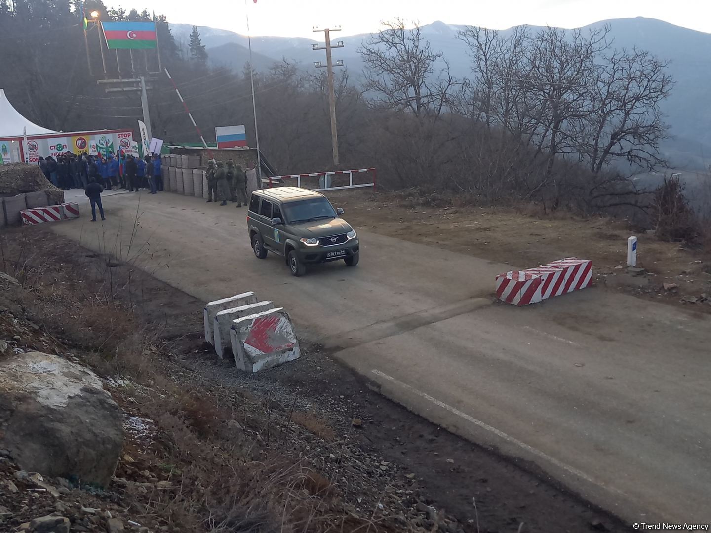 More vehicles of Russian peacekeepers pass freely along Azerbaijan's Lachin-Khankandi road (PHOTO)