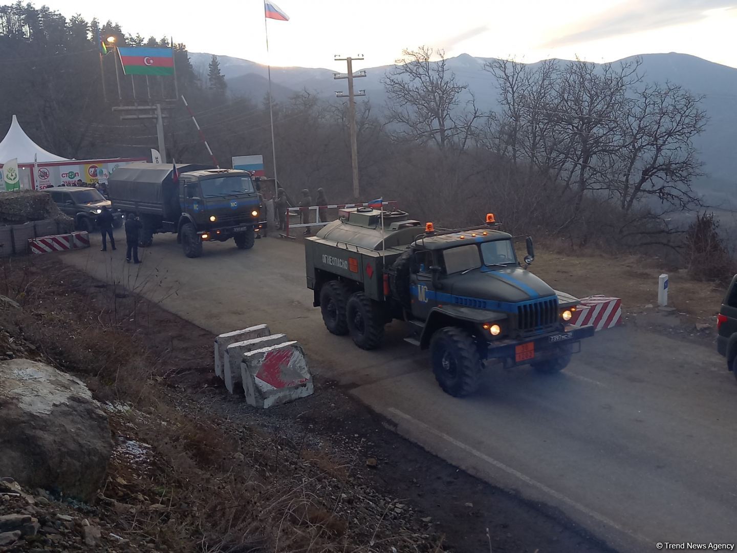 More vehicles of Russian peacekeepers pass freely along Azerbaijan's Lachin-Khankandi road (PHOTO)