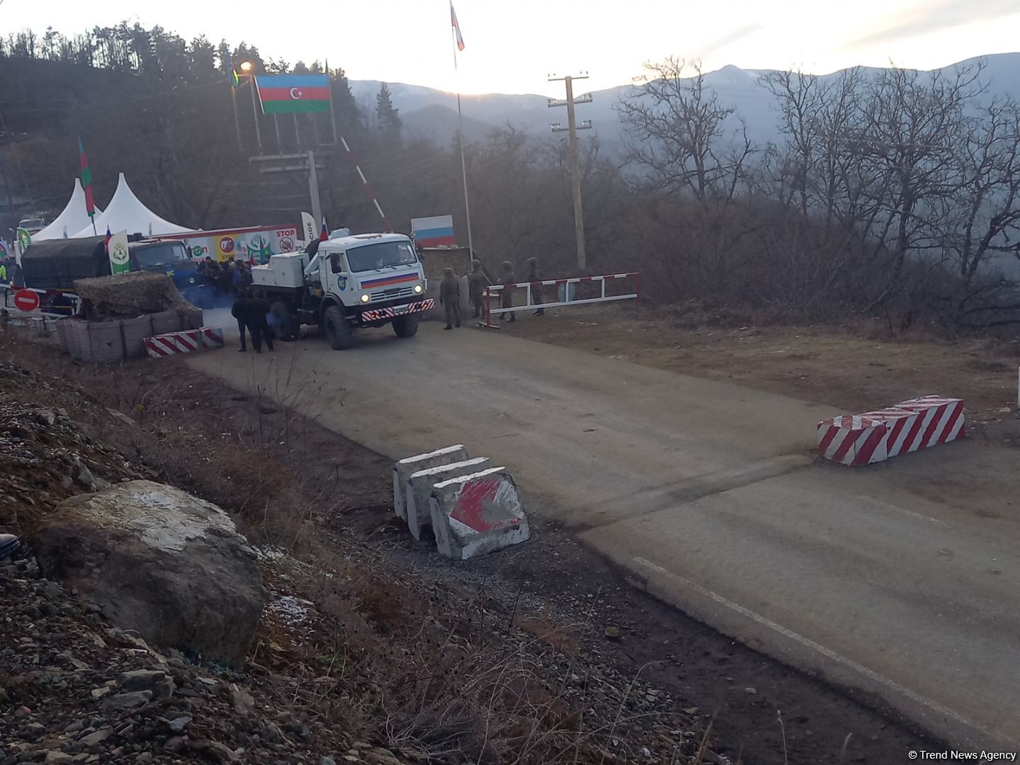 More vehicles of Russian peacekeepers pass freely along Azerbaijan's Lachin-Khankandi road (PHOTO)