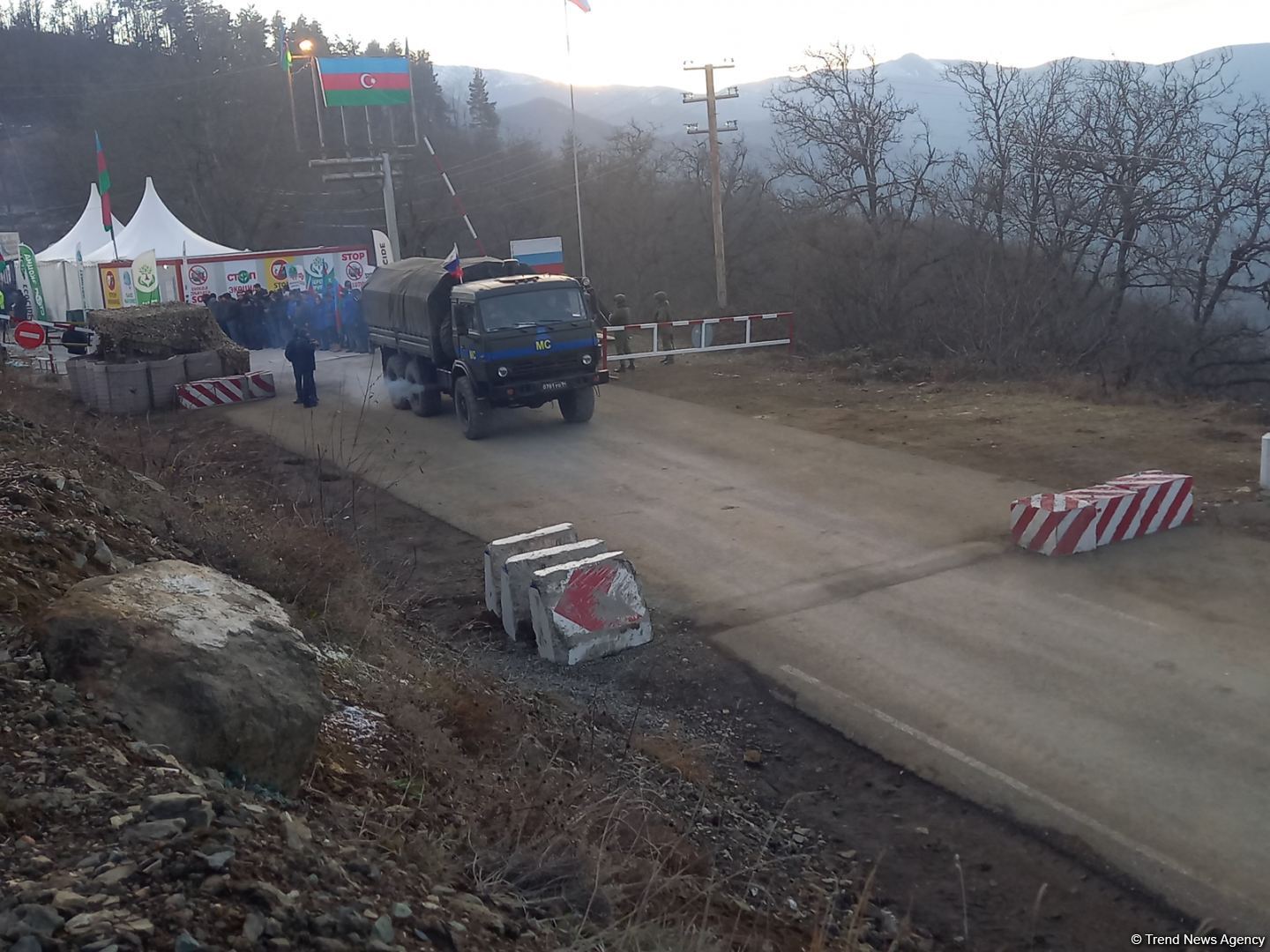 More vehicles of Russian peacekeepers pass freely along Azerbaijan's Lachin-Khankandi road (PHOTO)