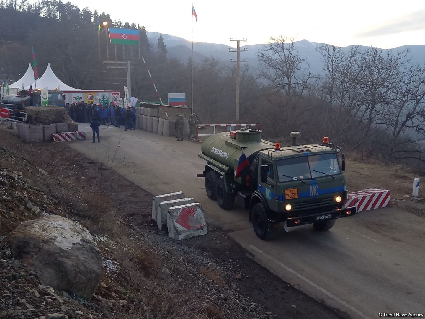 More vehicles of Russian peacekeepers pass freely along Azerbaijan's Lachin-Khankandi road (PHOTO)
