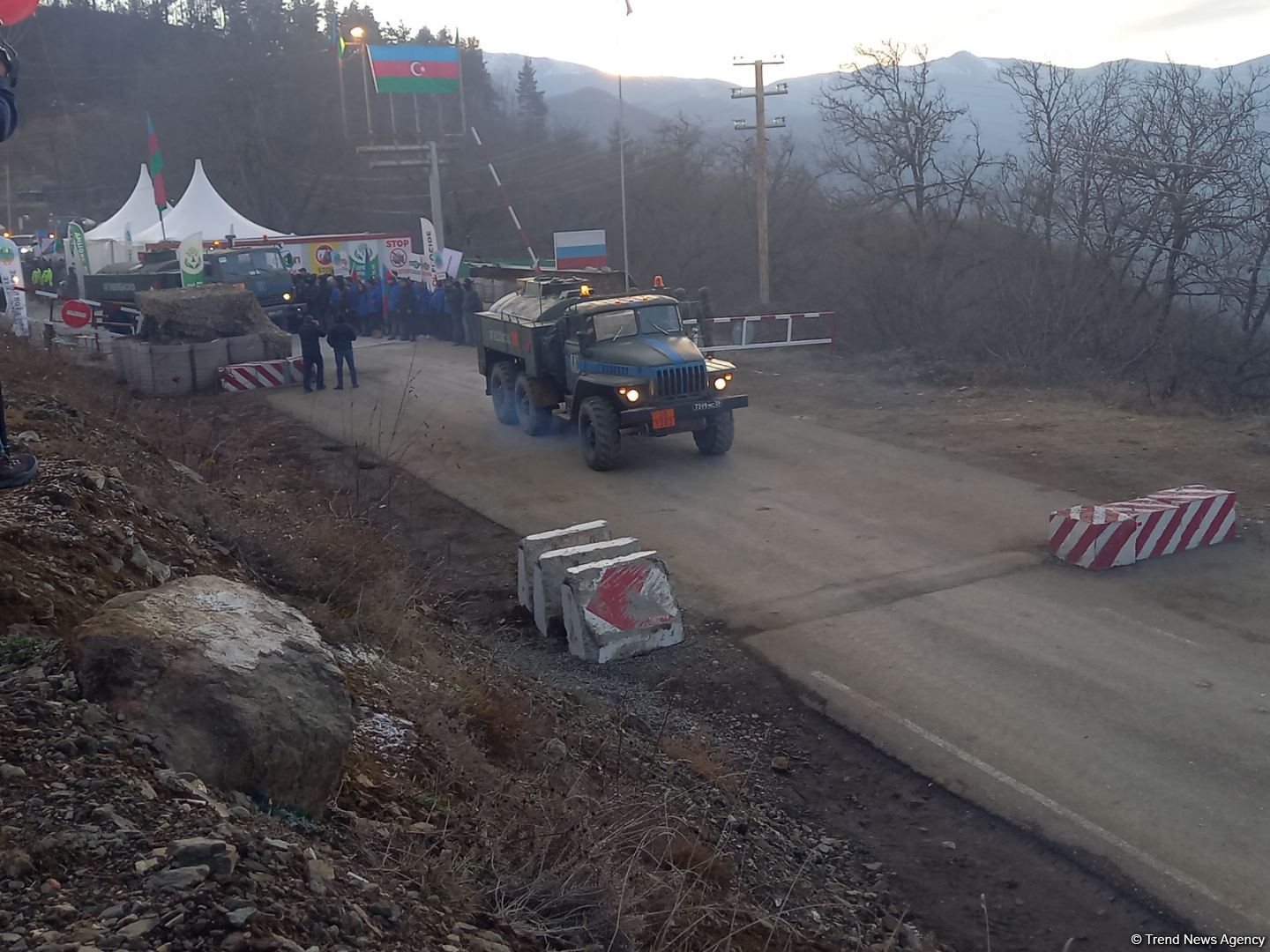 More vehicles of Russian peacekeepers pass freely along Azerbaijan's Lachin-Khankandi road (PHOTO)