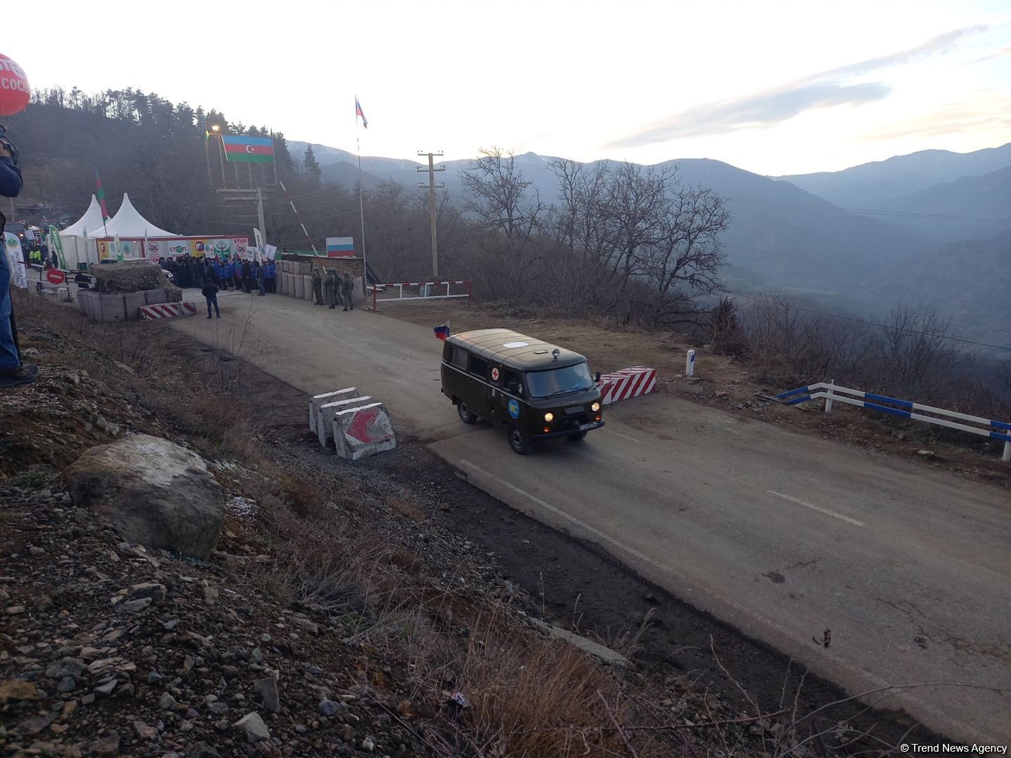 More vehicles of Russian peacekeepers pass freely along Azerbaijan's Lachin-Khankandi road (PHOTO)