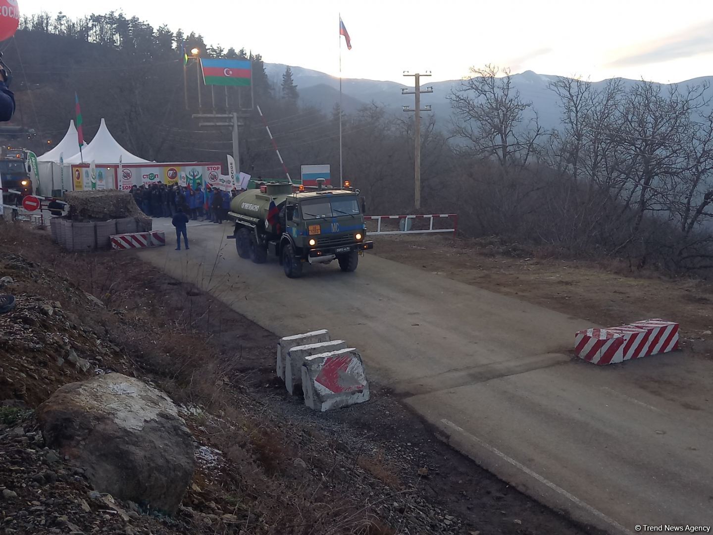 More vehicles of Russian peacekeepers pass freely along Azerbaijan's Lachin-Khankandi road (PHOTO)
