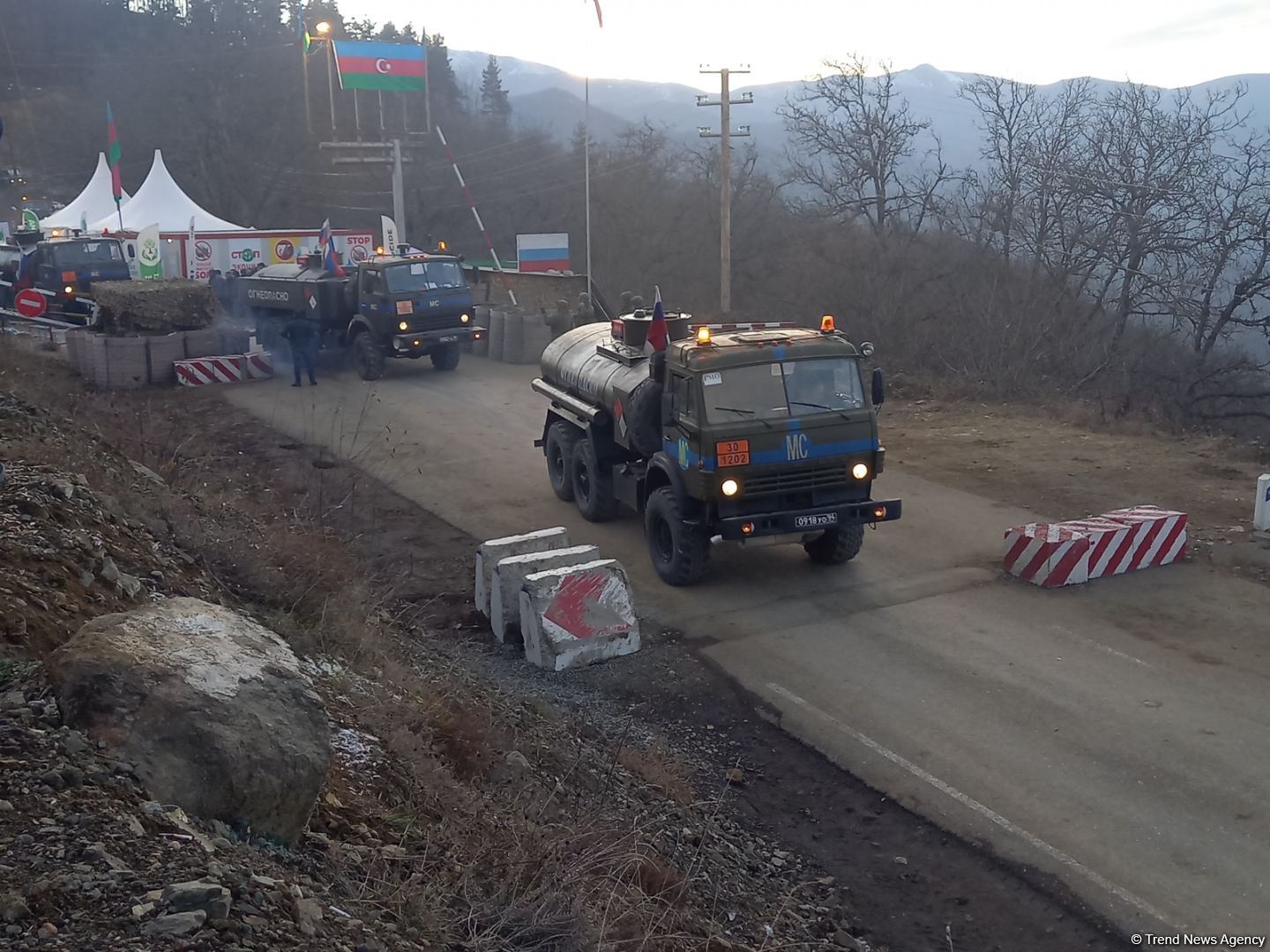 More vehicles of Russian peacekeepers pass freely along Azerbaijan's Lachin-Khankandi road (PHOTO)