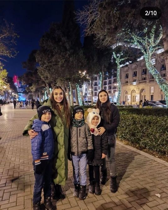 VP of Heydar Aliyev Foundation Leyla Aliyeva meets with residents of Baku (PHOTO)