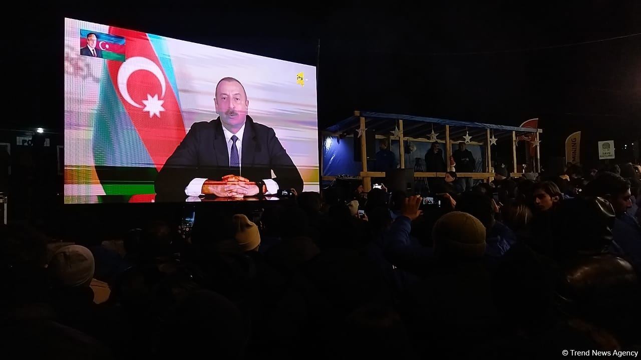Participants of rally watch address of President Ilham Aliyev to people of Azerbaijan (PHOTO)