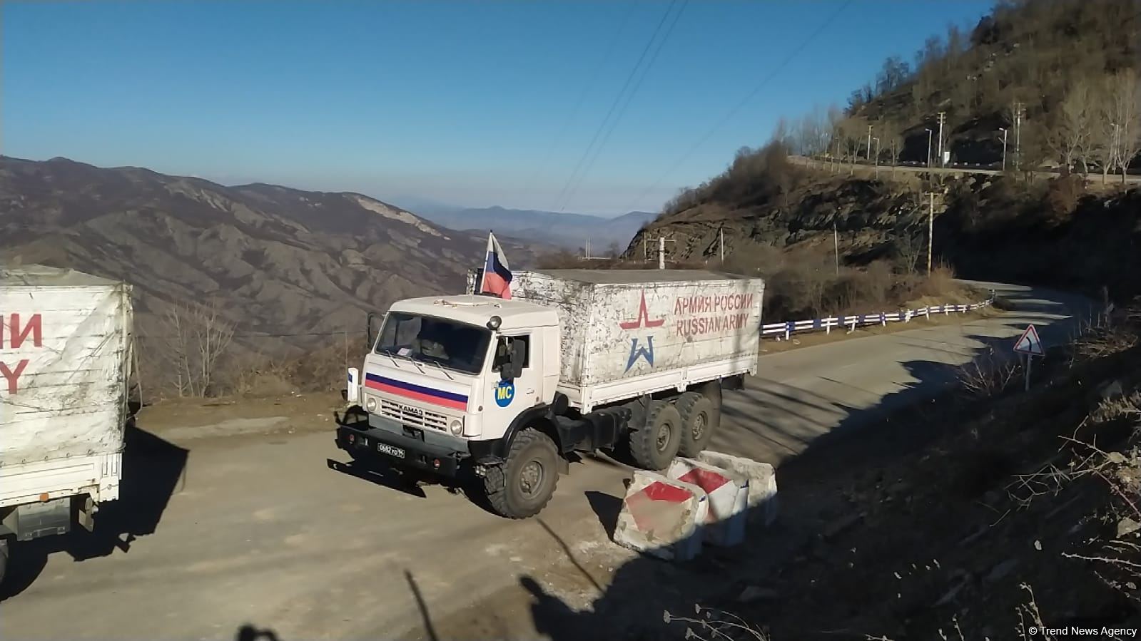 More supply vehicles of Russian peacekeepers pass along Azerbaijan's Lachin-Khankendi road (PHOTO)