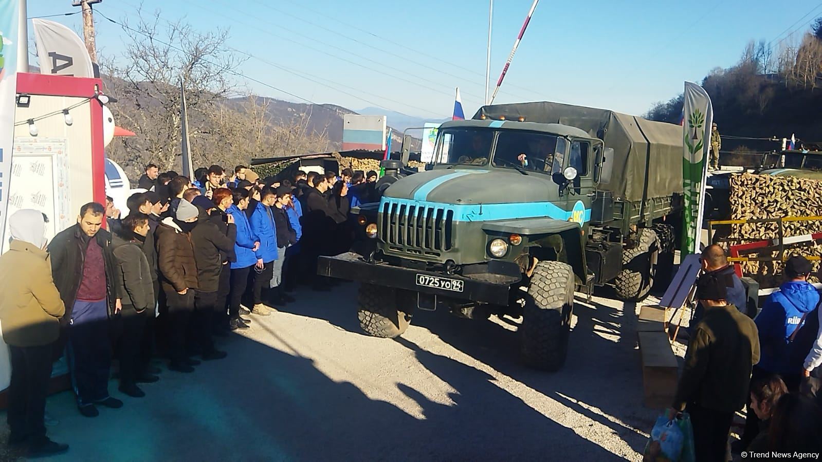 More supply vehicles of Russian peacekeepers pass along Azerbaijan's Lachin road (PHOTO)