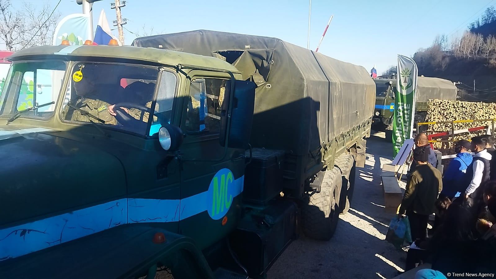 More supply vehicles of Russian peacekeepers pass along Azerbaijan's Lachin road (PHOTO)