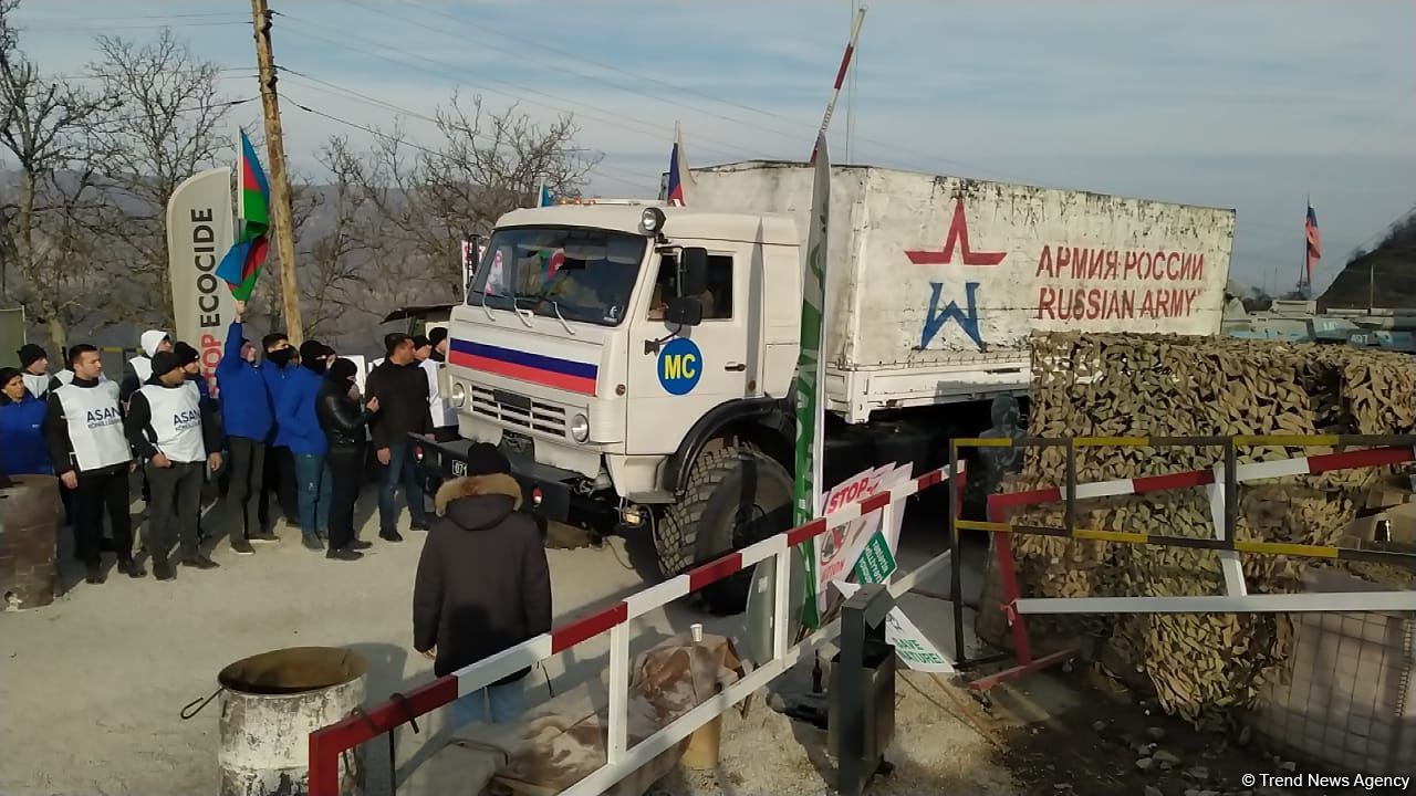 More vehicles of Russian peacekeepers pass along Azerbaijan's Lachin-Khankendi road (PHOTO)