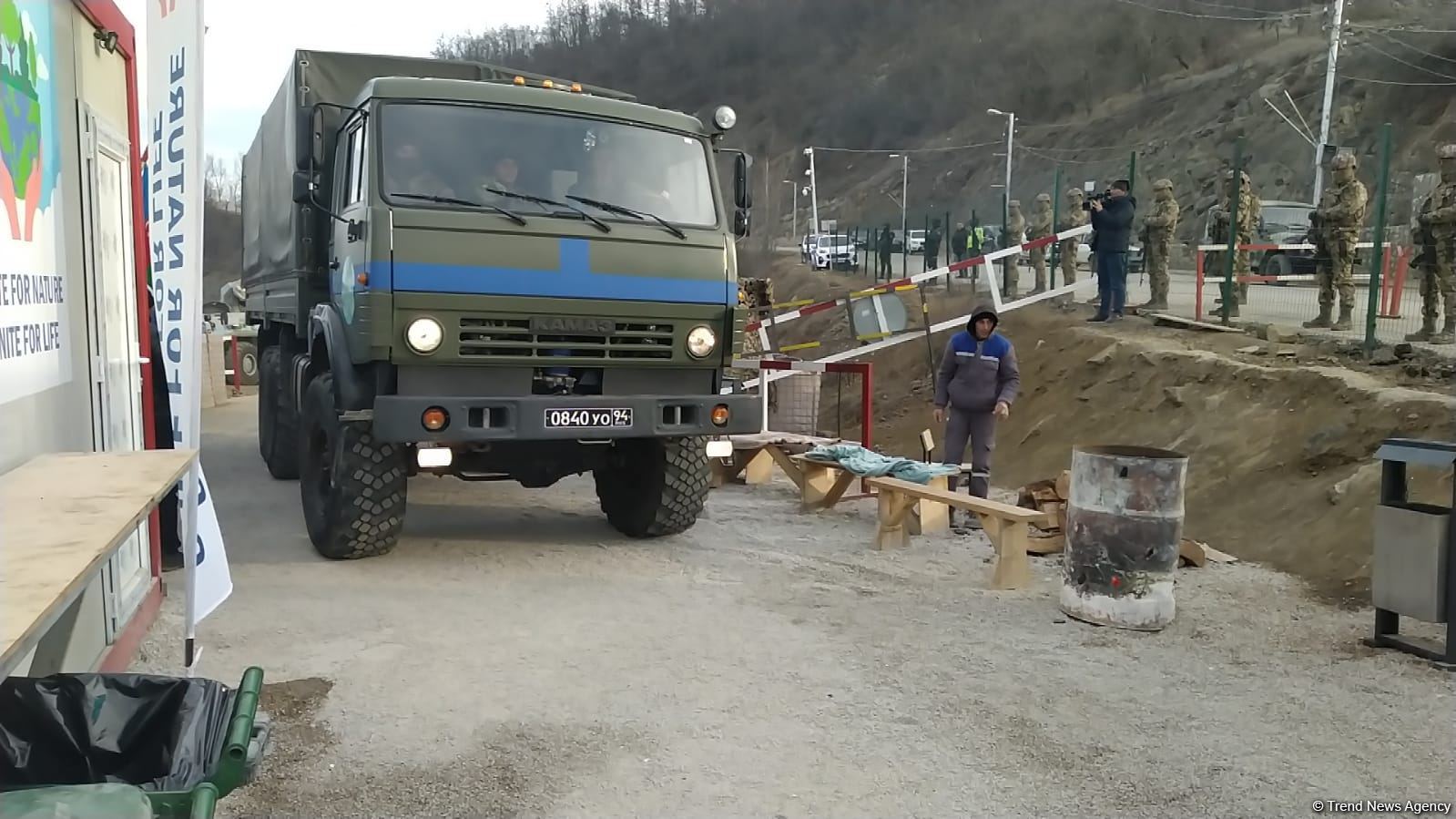 Supply car of Russian peacekeepers freely passes along Azerbaijan's Lachin-Khankendi road (PHOTO/VIDEO)