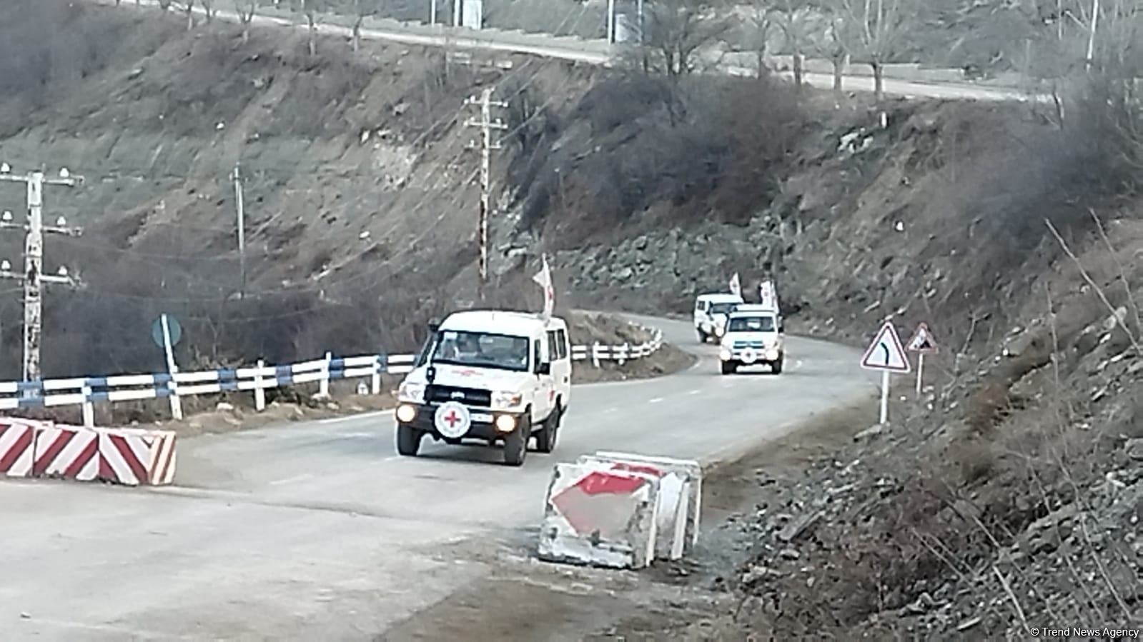Vehicles of International Committee of Red Cross pass freely along Azerbaijan's Lachin road (PHOTO)