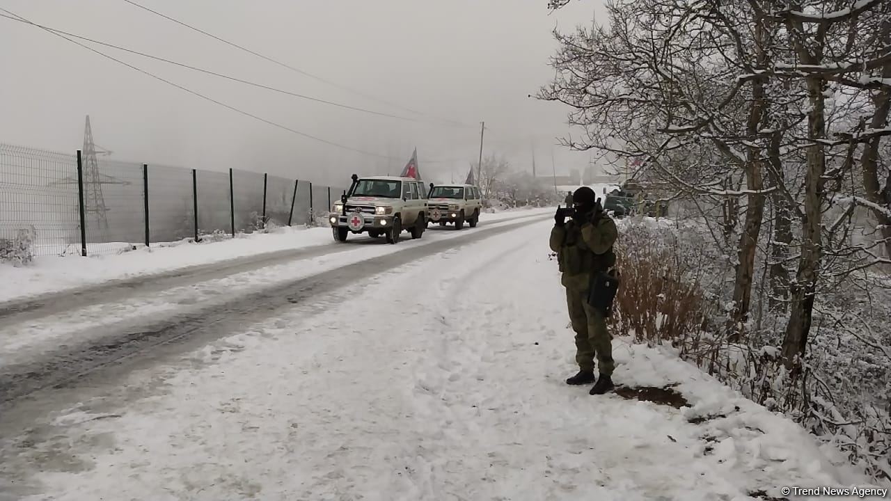Two more ICRC vehicles pass freely along Azerbaijan's Lachin-Khankendi road (PHOTO) 