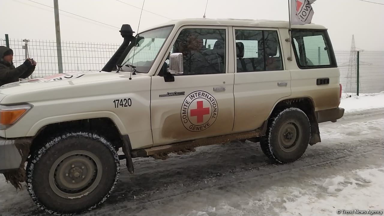 Two more ICRC vehicles pass freely along Azerbaijan's Lachin-Khankendi road (PHOTO) 