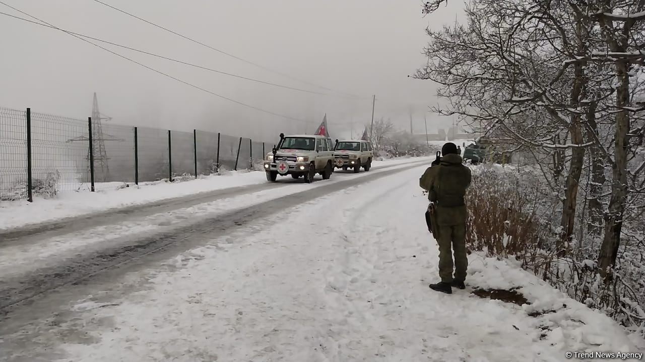 Two more ICRC vehicles pass freely along Azerbaijan's Lachin-Khankendi road (PHOTO) 