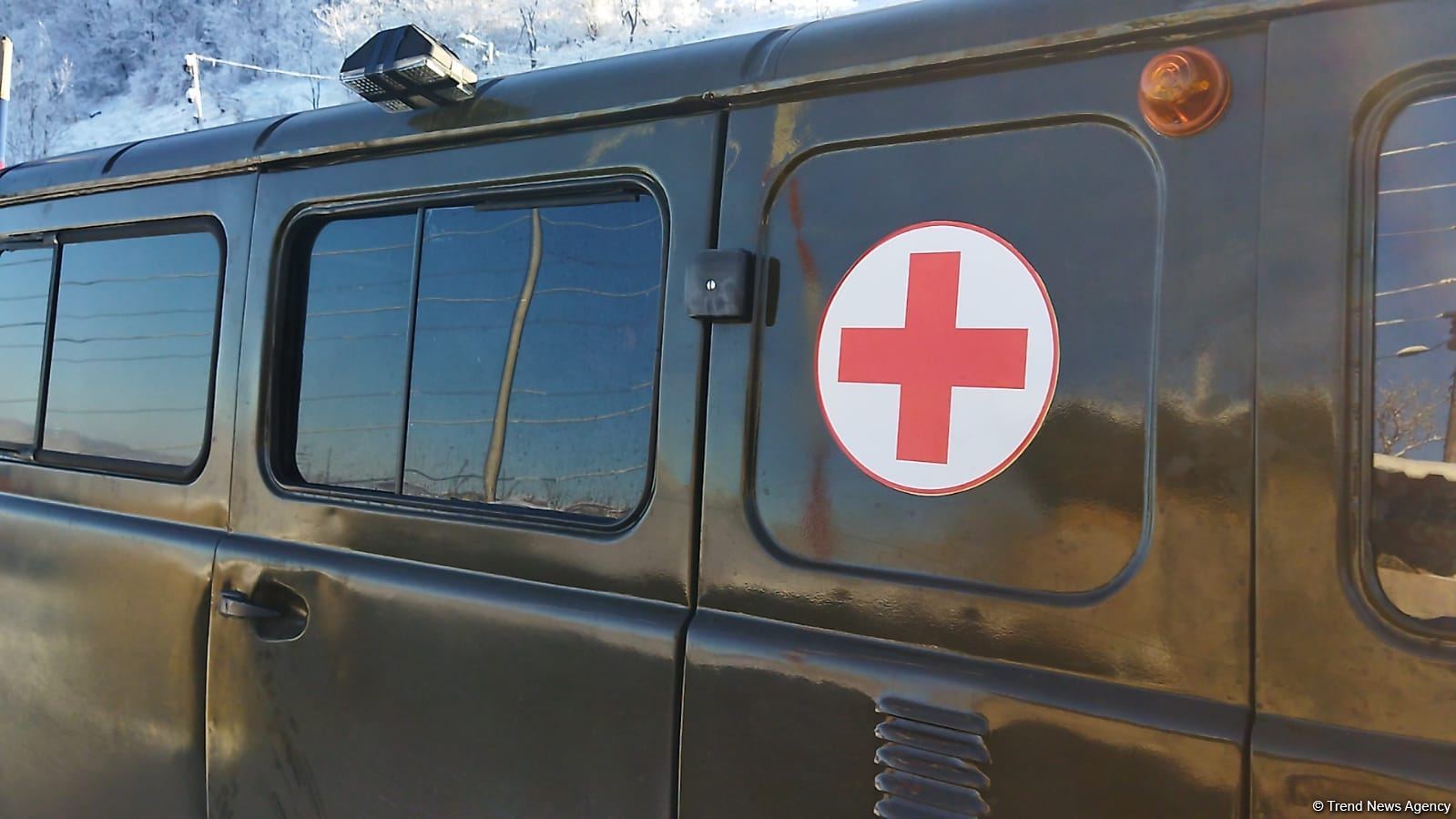Ambulance, vehicle of Russian peacekeepers pass along Azerbaijan's Lachin-Khankendi road (PHOTO)