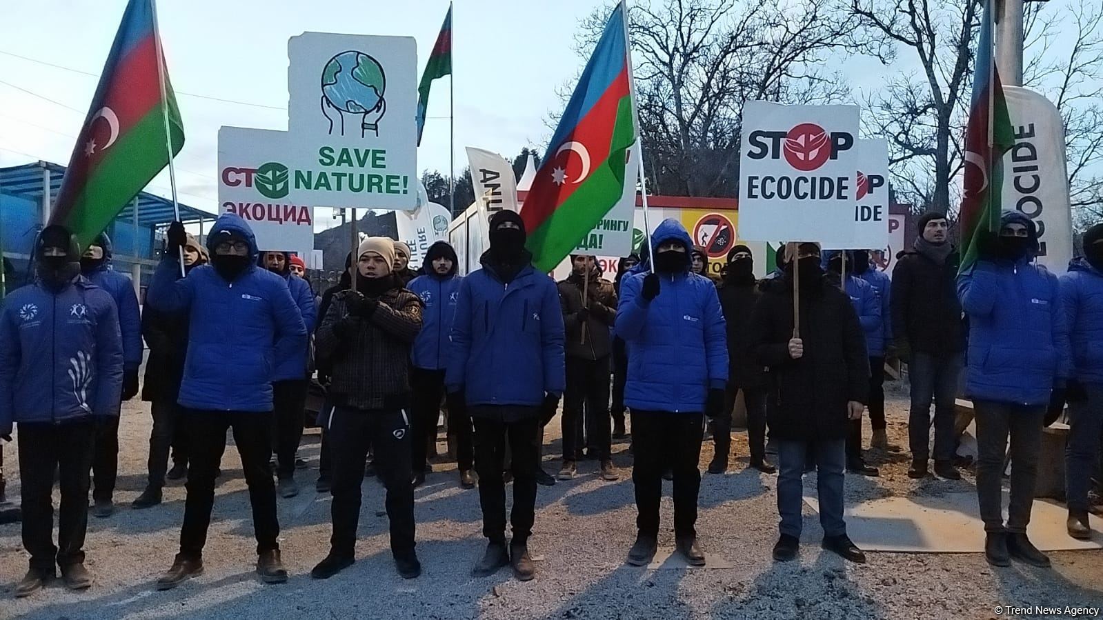 Peaceful protest continues on Azerbaijan's Lachin-Khankendi road despite cold weather (PHOTO)