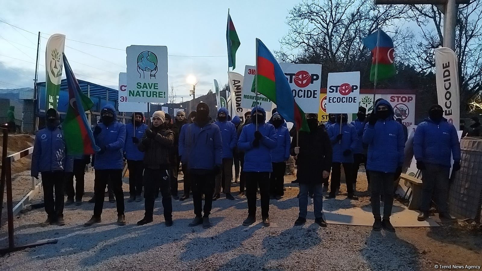 Peaceful protest continues on Azerbaijan's Lachin-Khankendi road despite cold weather (PHOTO)