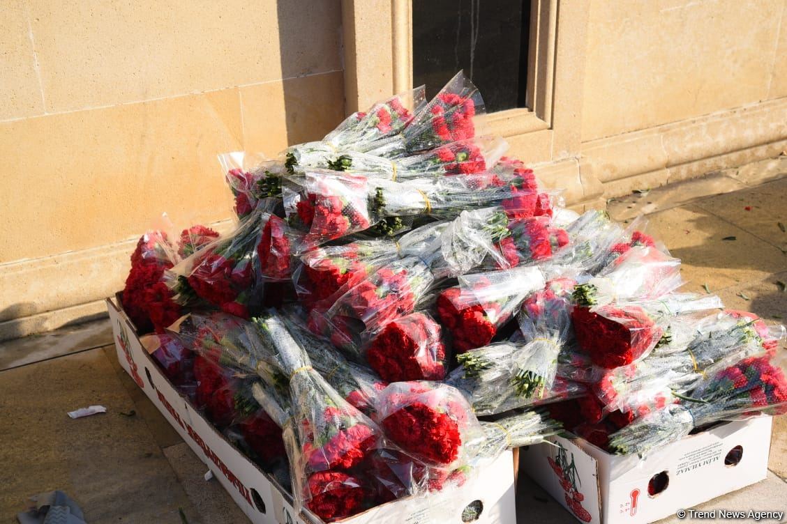 Baku prepares for commemoration of 33rd anniversary of January 20 tragedy (PHOTO)