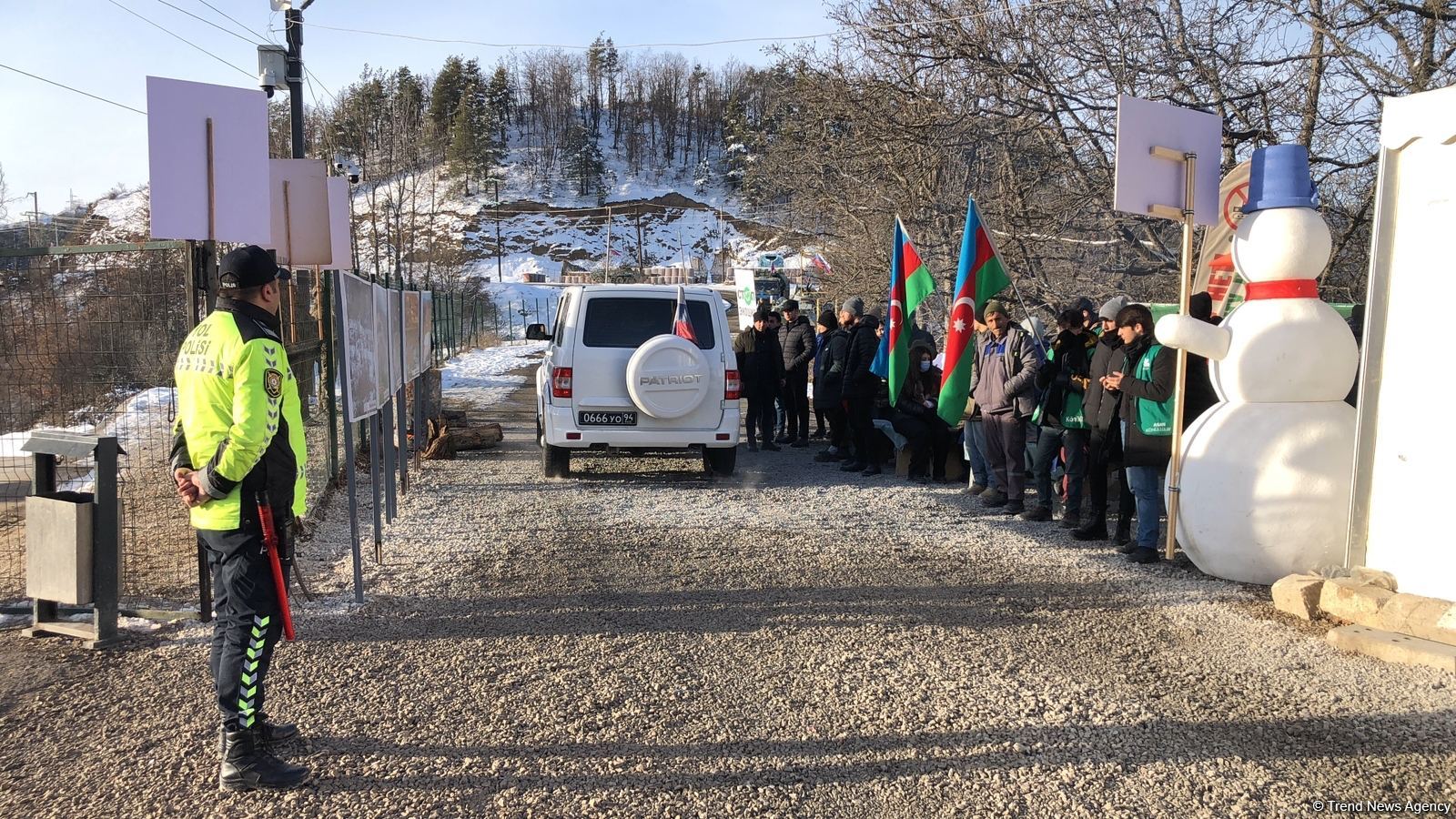 Russian peacekeepers' car drives freely along Azerbaijan's Lachin-Khankendi road (PHOTO/VIDEO)
