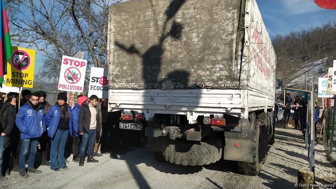 More vehicles of Russian peacekeepers drive freely along Azerbaijan's Lachin-Khankendi road (PHOTO)