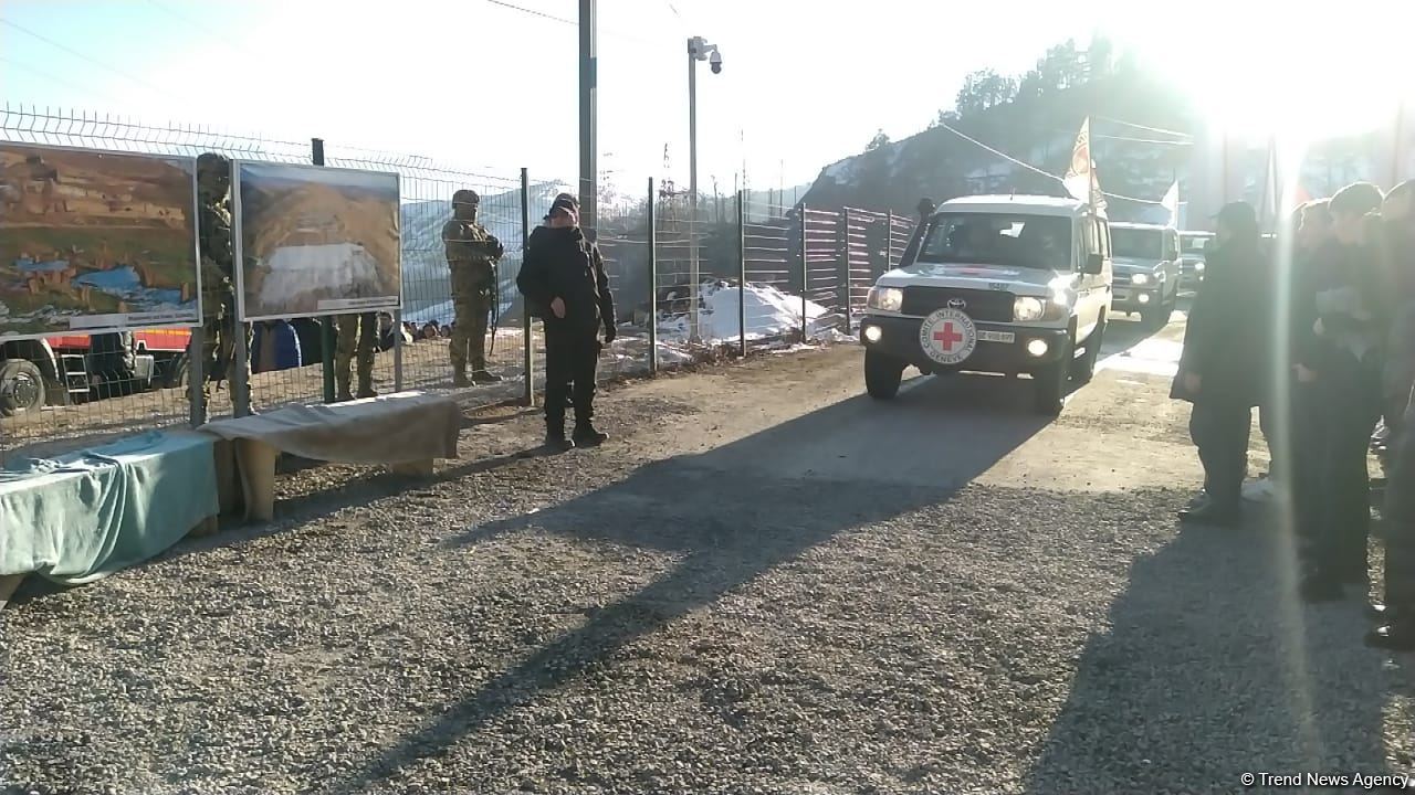 Five more ICRC vehicles move freely along Azerbaijan's Lachin-Khankendi road (PHOTO)