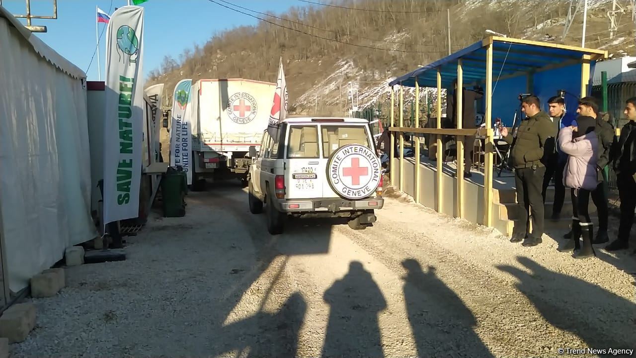 Five more ICRC vehicles move freely along Azerbaijan's Lachin-Khankendi road (PHOTO)