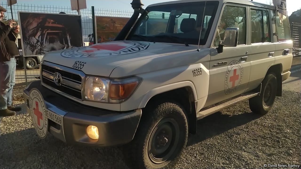 Five more ICRC vehicles move freely along Azerbaijan's Lachin-Khankendi road (PHOTO)