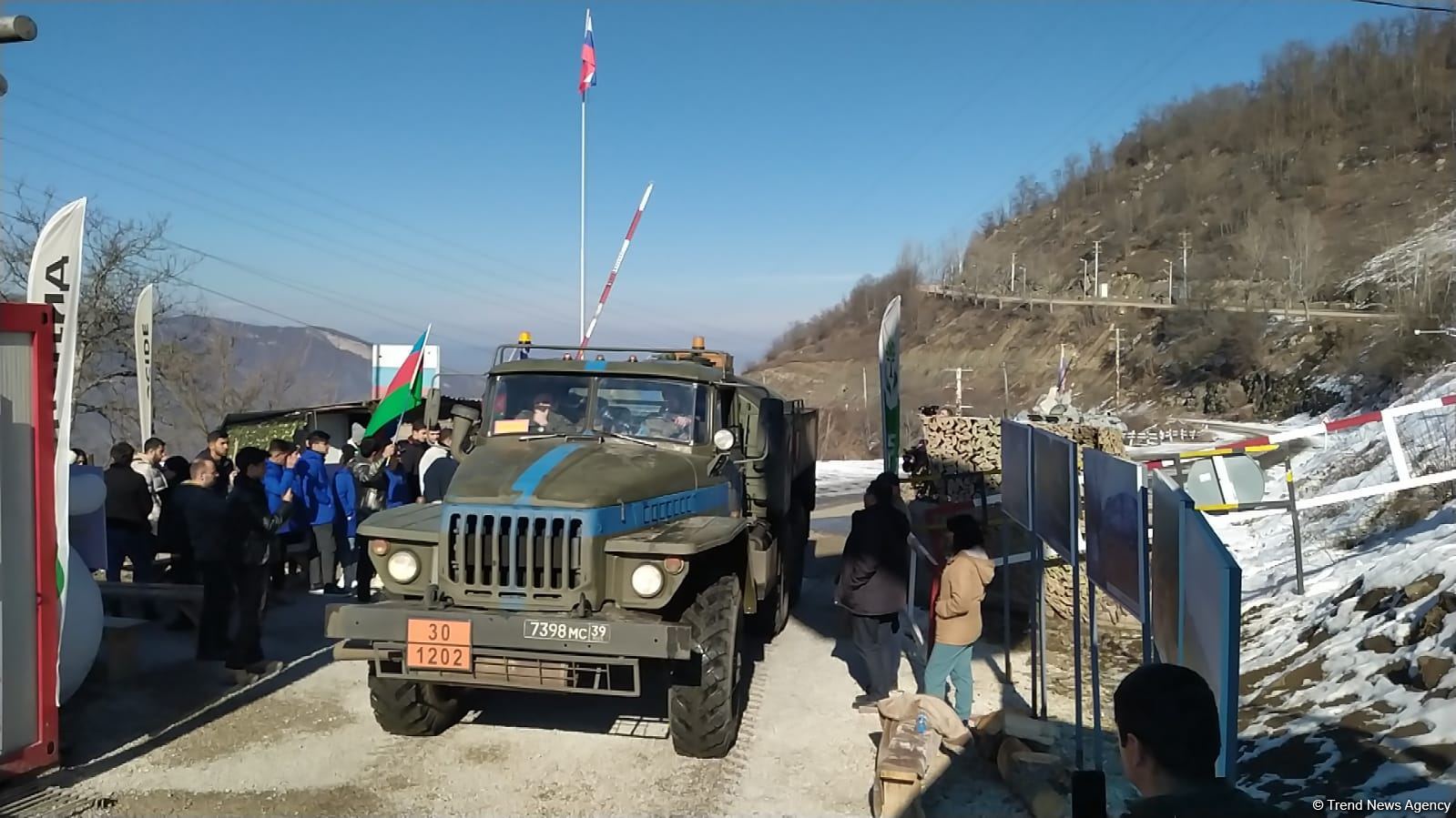 Russian peacekeepers' vehicles move freely along Azerbaijan's Lachin-Khankendi road (PHOTO)