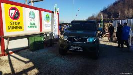 Dozens of vehicles pass freely along Azerbaijan's Lachin-Khankendi road (PHOTO)
