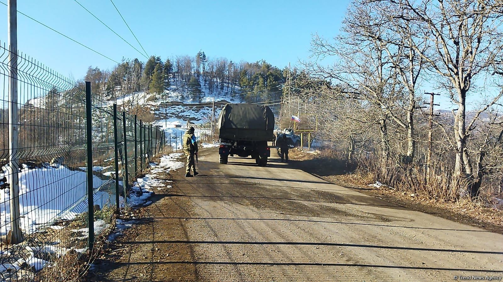 Convoy of Russian peacekeepers' vehicles moves freely along Azerbaijan's Lachin-Khankendi road (PHOTO)