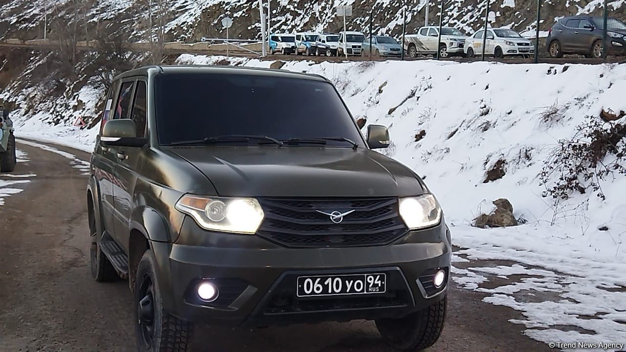 Convoy of Russian peacekeepers' vehicles moves freely along Azerbaijan's Lachin-Khankendi road (PHOTO)