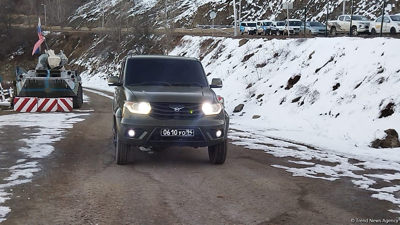 Convoy of Russian peacekeepers' vehicles moves freely along Azerbaijan's Lachin-Khankendi road (PHOTO)