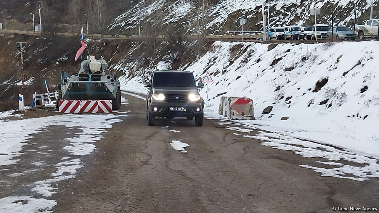 Convoy of Russian peacekeepers' vehicles moves freely along Azerbaijan's Lachin-Khankendi road (PHOTO)