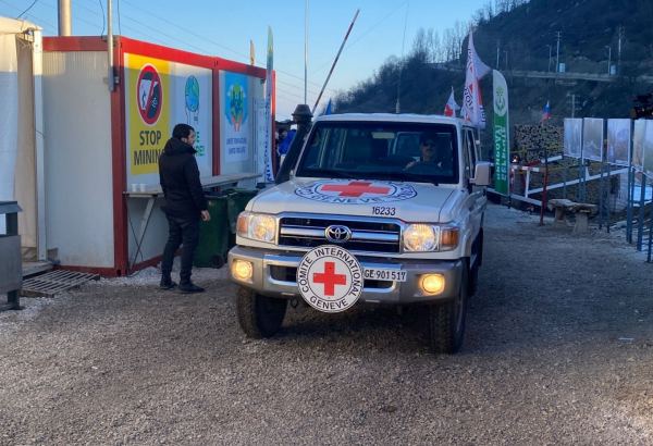 Five ICRC vehicles move freely along Azerbaijan's Lachin-Khankendi road (PHOTO)