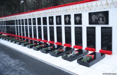 Azerbaijani people honor blessed memory of victims of January 20 tragedy (PHOTO)