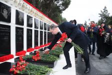 Azerbaijani people honor blessed memory of victims of January 20 tragedy (PHOTO)