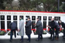 Azerbaijani people honor blessed memory of victims of January 20 tragedy (PHOTO)