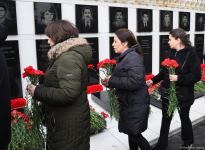 Azerbaijani people honor blessed memory of victims of January 20 tragedy (PHOTO)